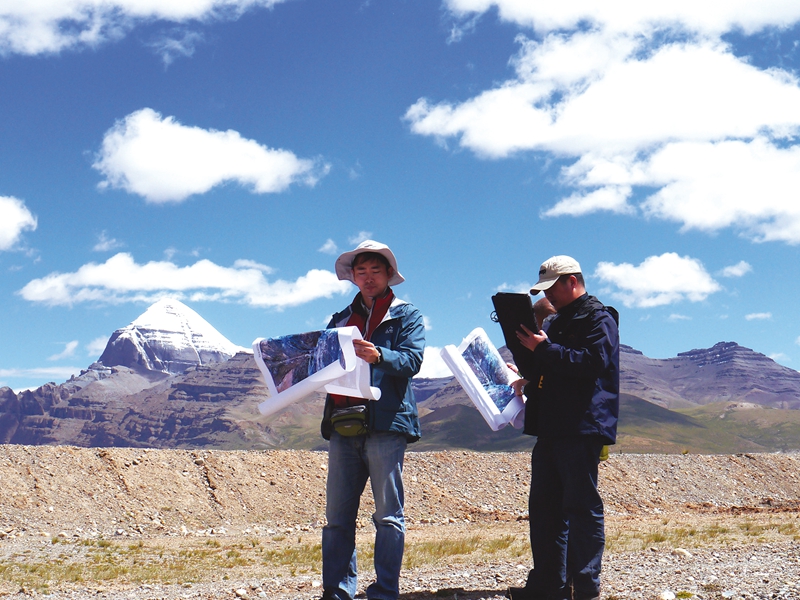 質(zhì)檢人員在西藏開展第一次全國地理國情普查質(zhì)檢工作